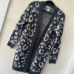 New Navy Long Leopard Size Medium Sweater